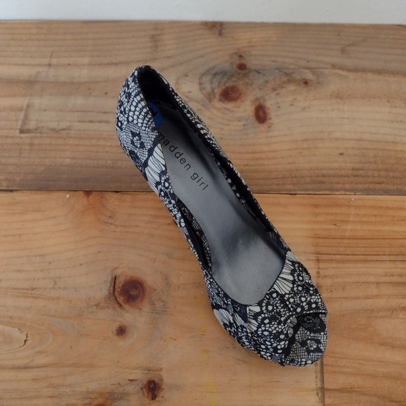 Madden Girl Black & White Kaboby Peep Toe Heels New Size 6.5 - Picture 6 of 14